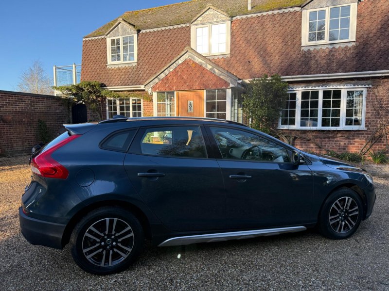 VOLVO V40 CROSS COUNTRY