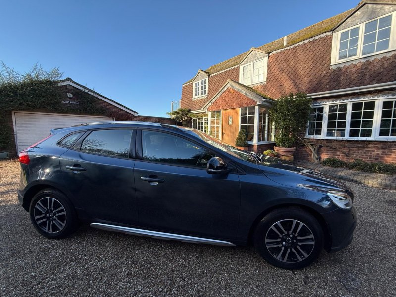 VOLVO V40 CROSS COUNTRY