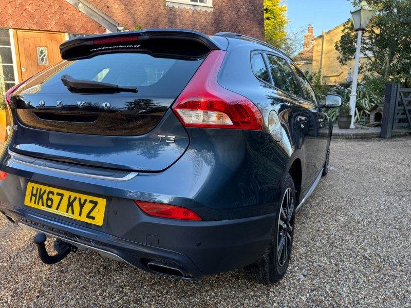 VOLVO V40 CROSS COUNTRY