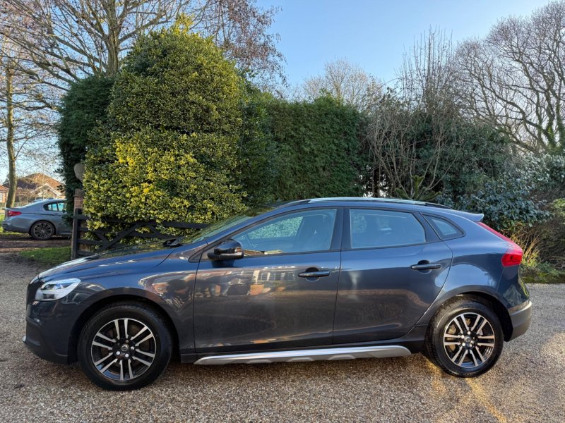 VOLVO V40 CROSS COUNTRY