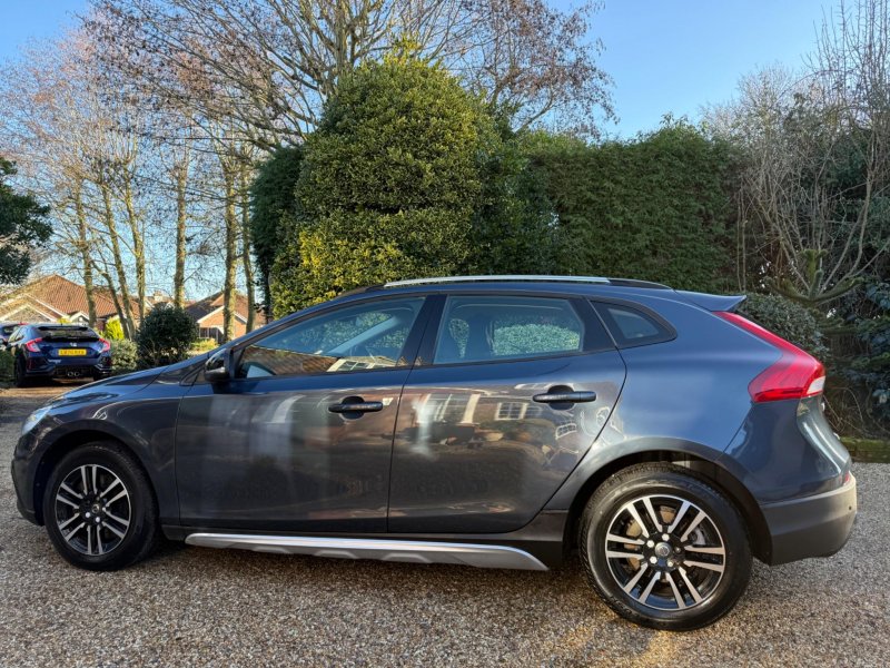 VOLVO V40 CROSS COUNTRY