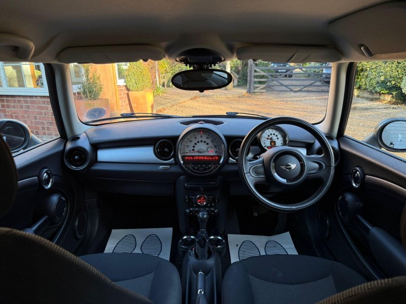 MINI HATCH