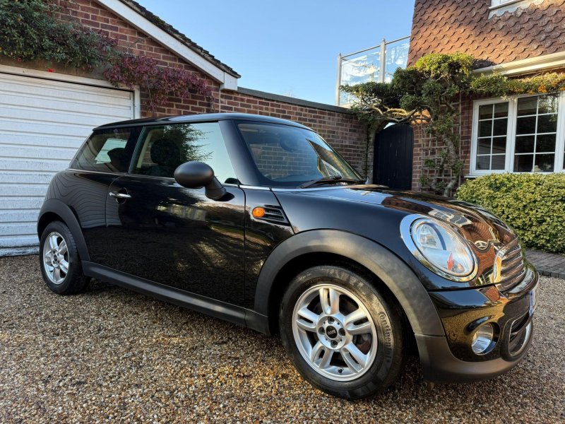 MINI HATCH