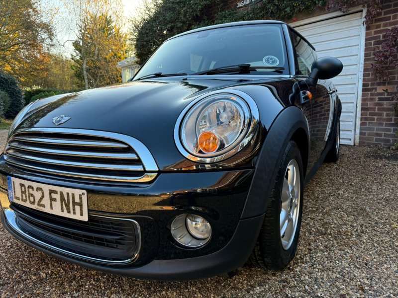 MINI HATCH