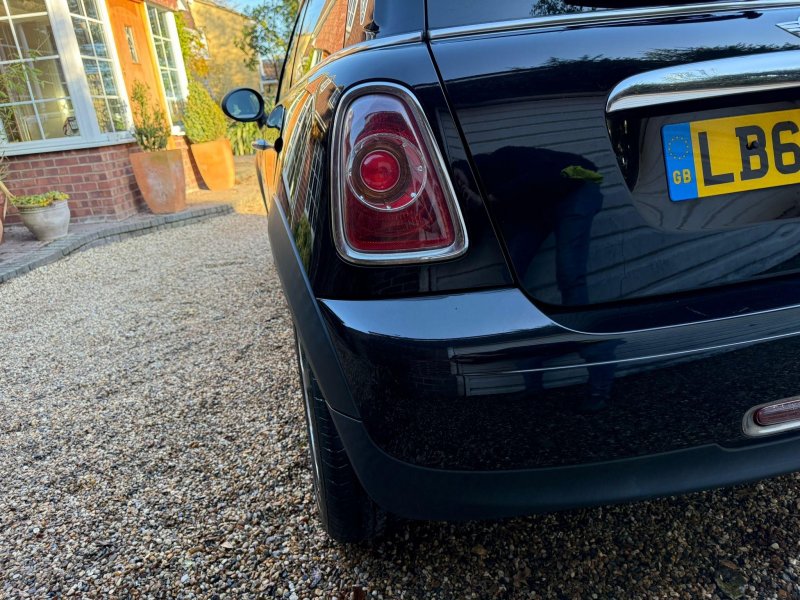 MINI HATCH