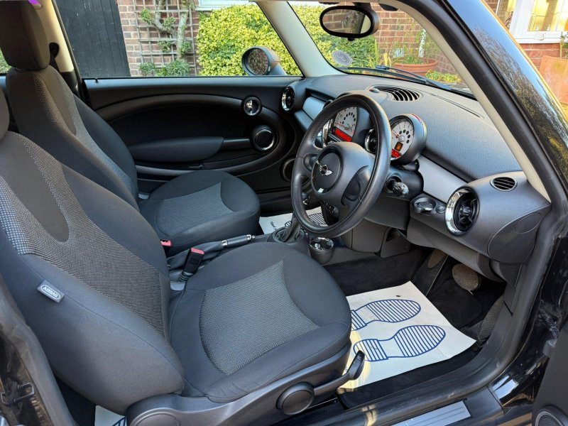 MINI HATCH