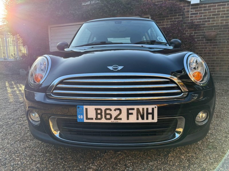 MINI HATCH