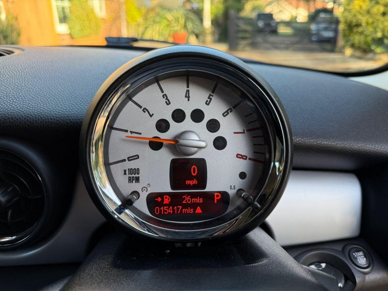 MINI HATCH