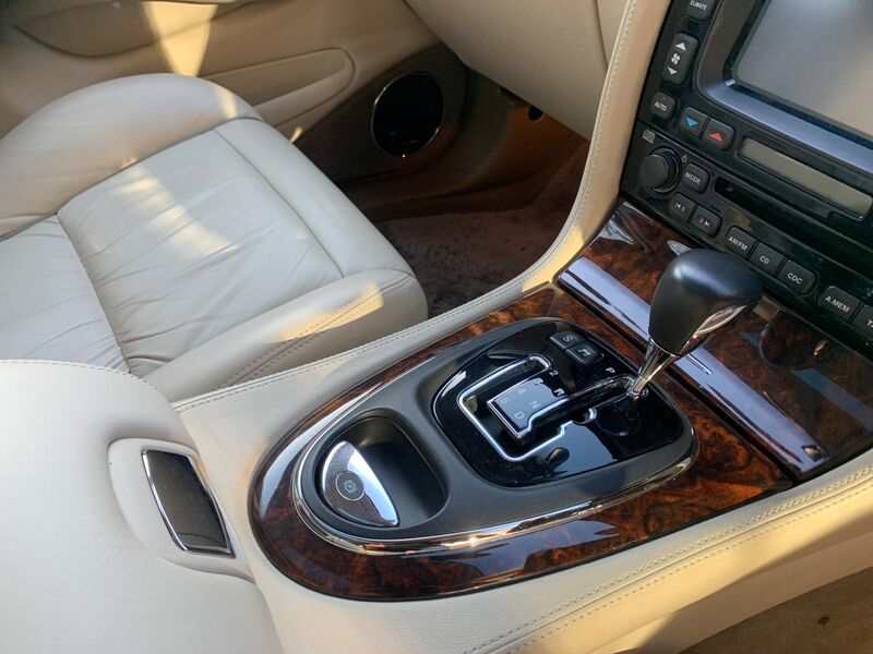 JAGUAR XJ