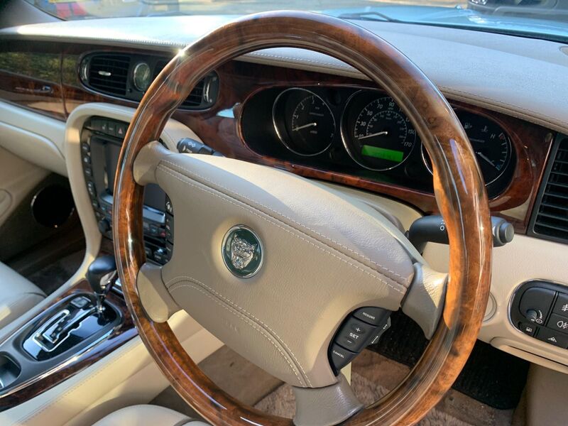 JAGUAR XJ