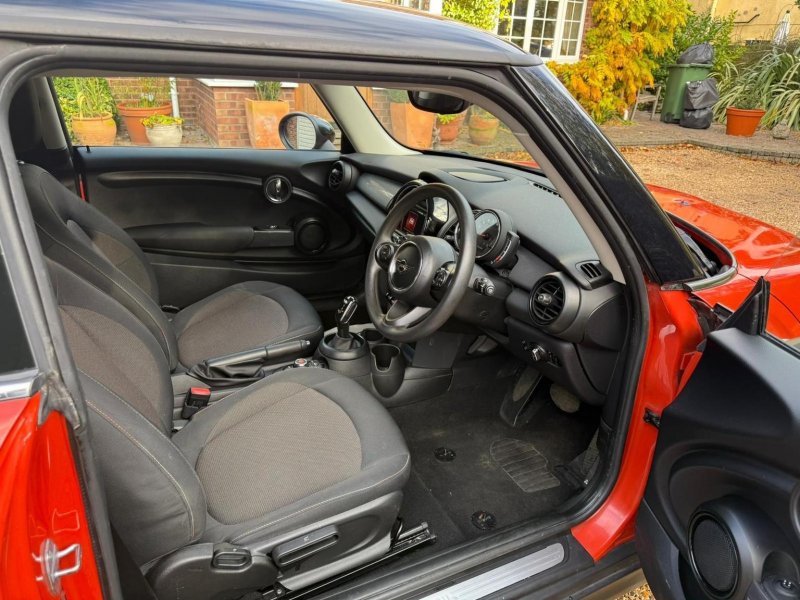 MINI HATCH