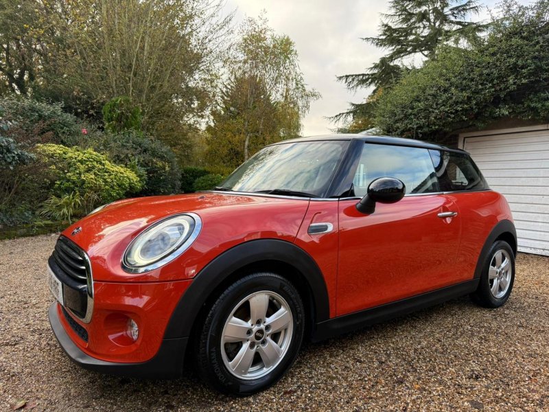 MINI HATCH