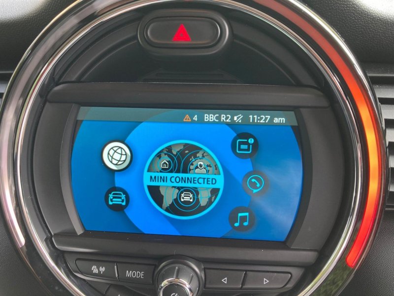MINI HATCH