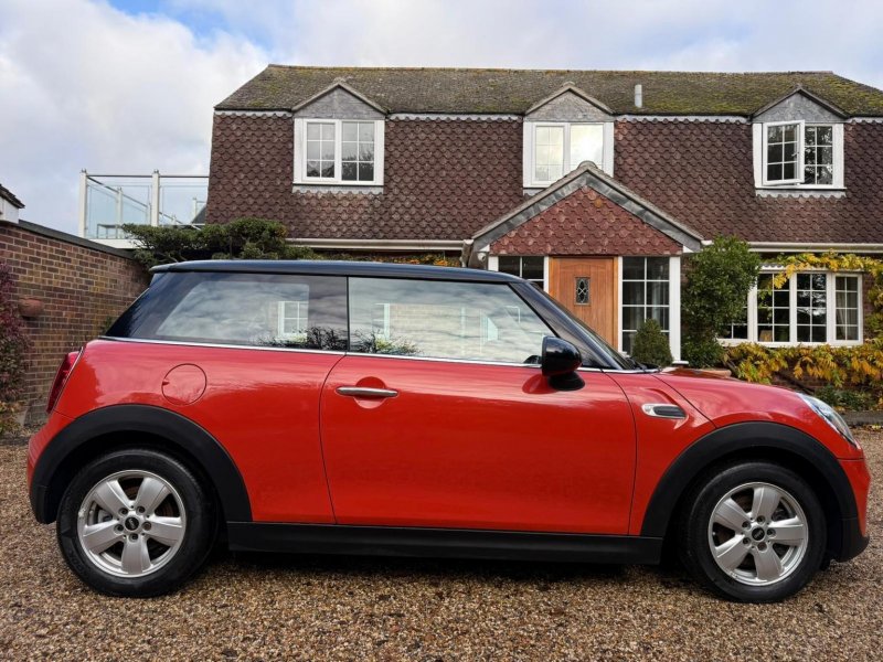 MINI HATCH
