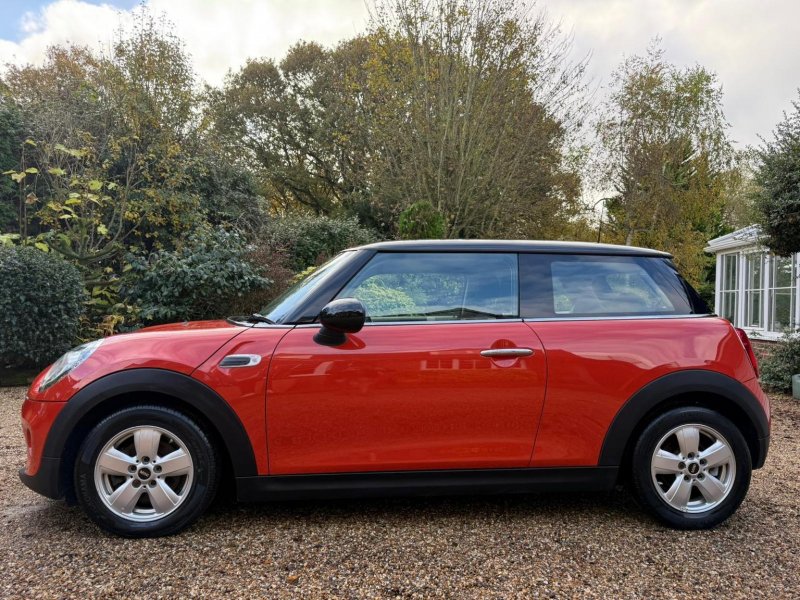 MINI HATCH