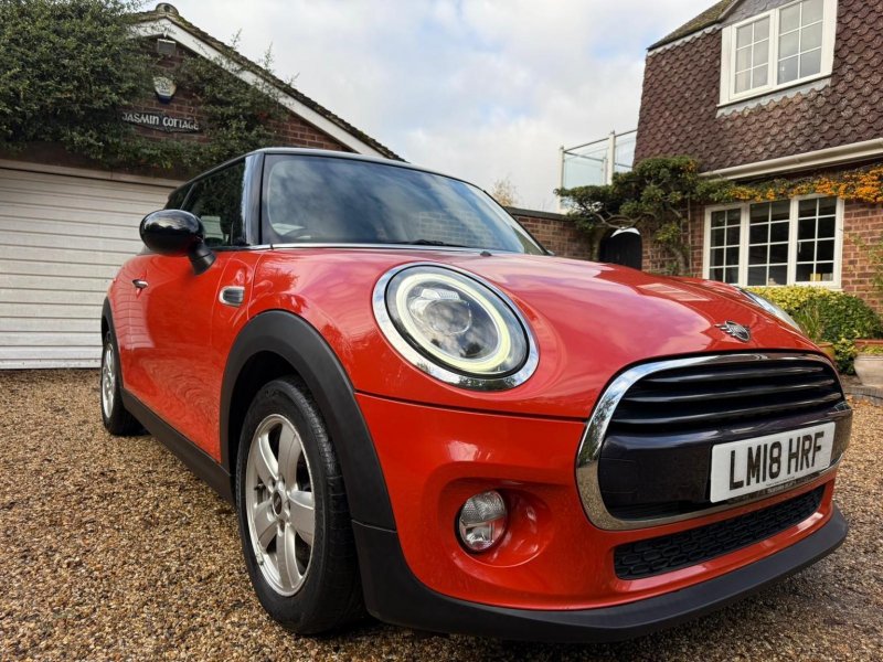 MINI HATCH