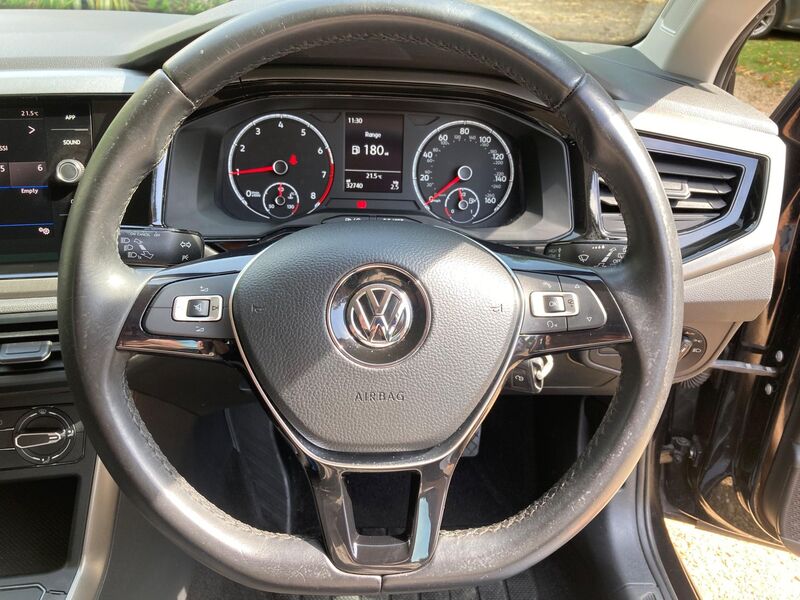 VOLKSWAGEN POLO