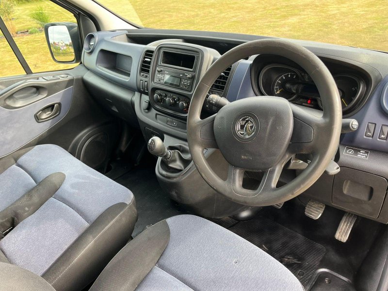 VAUXHALL VIVARO