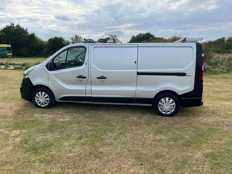 VAUXHALL VIVARO