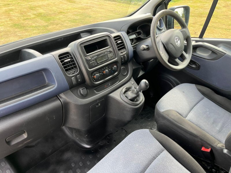 VAUXHALL VIVARO