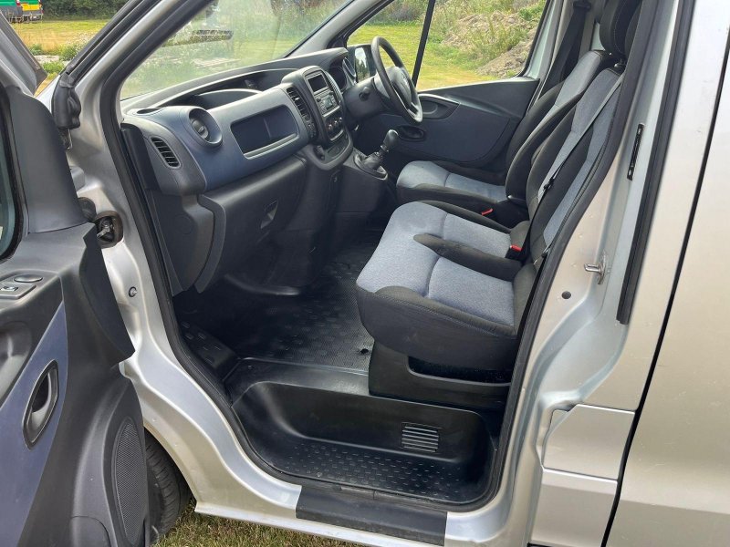 VAUXHALL VIVARO