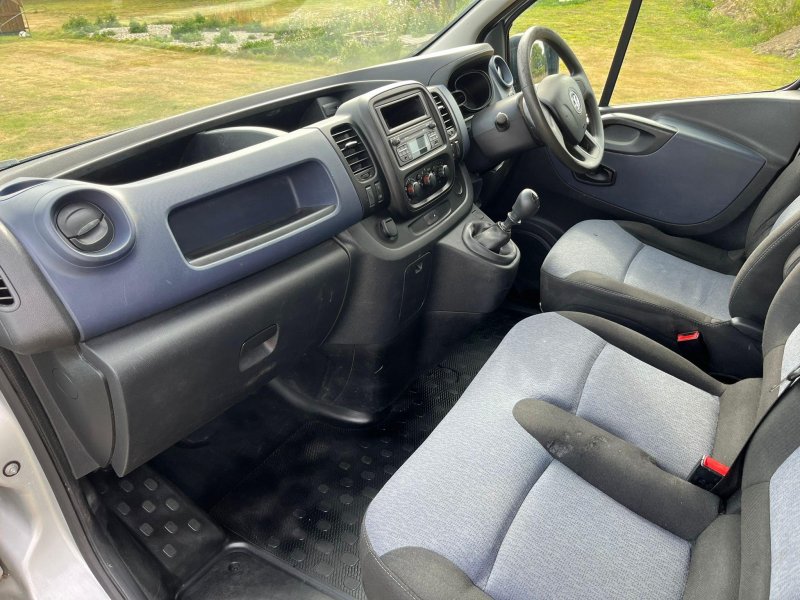 VAUXHALL VIVARO