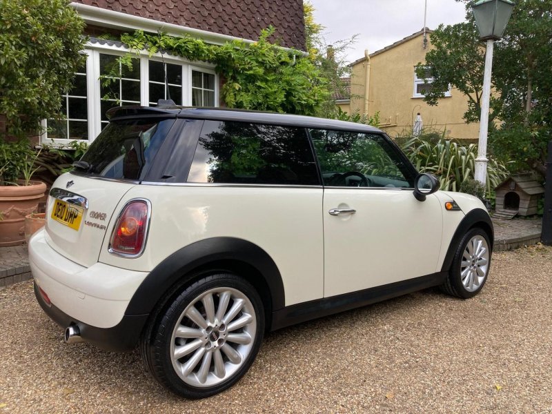MINI HATCH