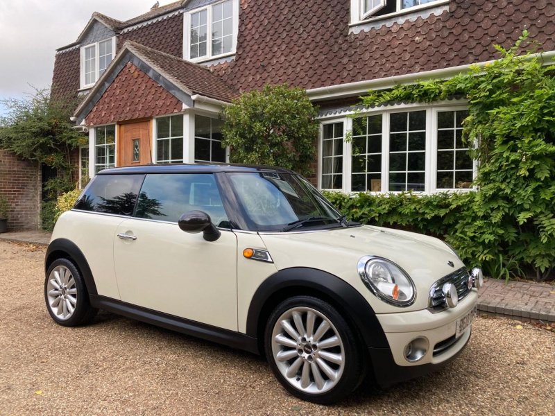 MINI HATCH