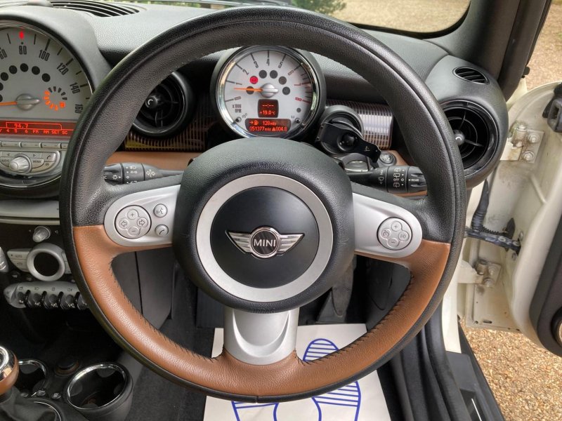 MINI HATCH