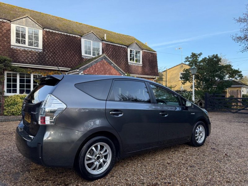 TOYOTA PRIUS+