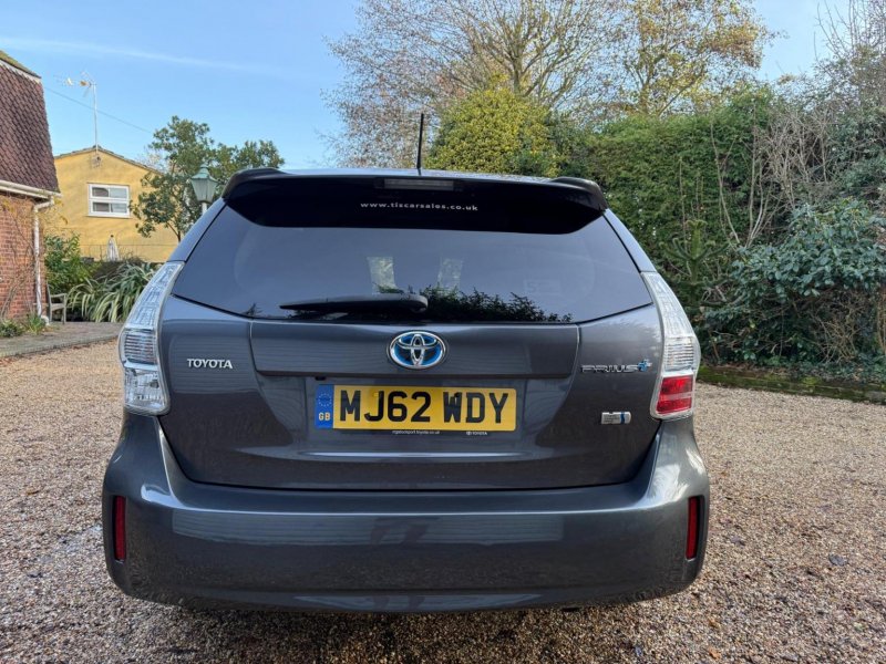TOYOTA PRIUS+