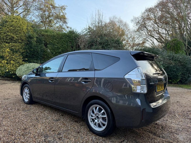 TOYOTA PRIUS+