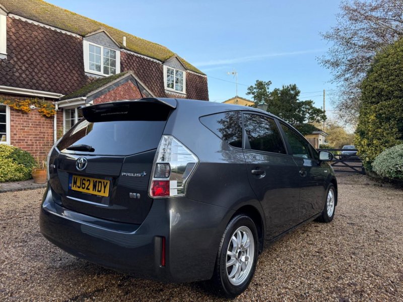 TOYOTA PRIUS+