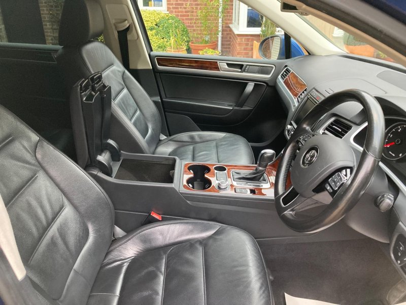 VOLKSWAGEN TOUAREG