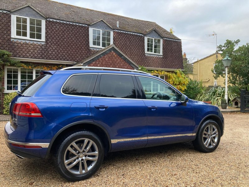 VOLKSWAGEN TOUAREG