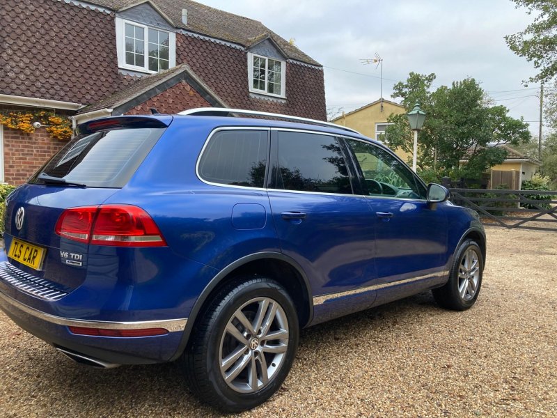 VOLKSWAGEN TOUAREG