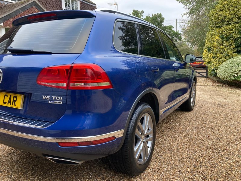VOLKSWAGEN TOUAREG