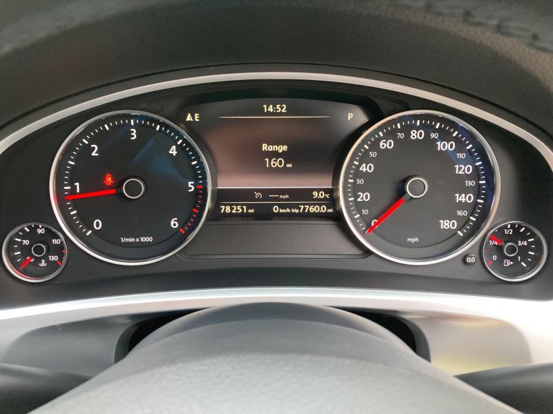 VOLKSWAGEN TOUAREG