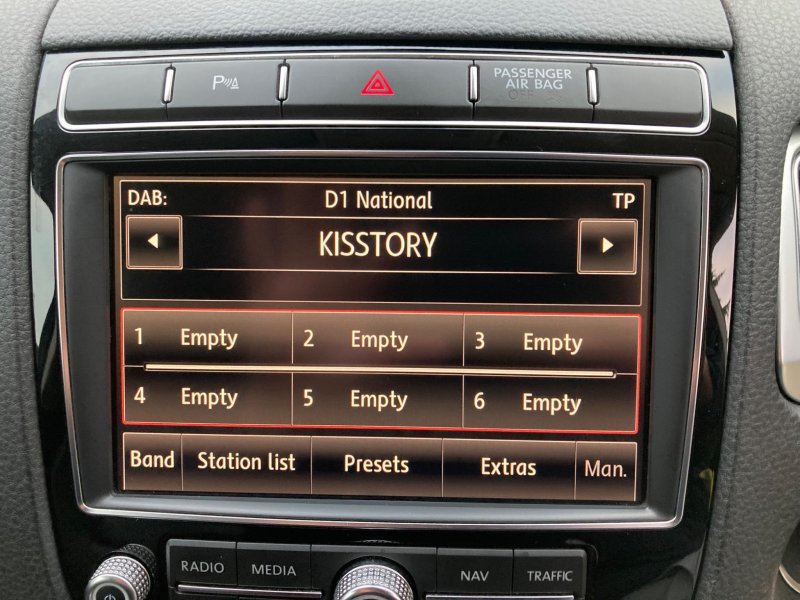 VOLKSWAGEN TOUAREG