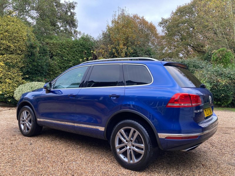 VOLKSWAGEN TOUAREG