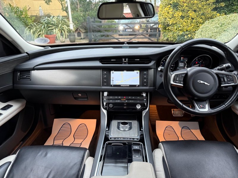 JAGUAR XF