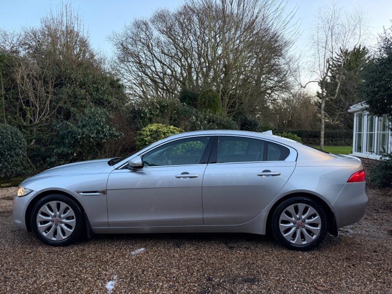 JAGUAR XE