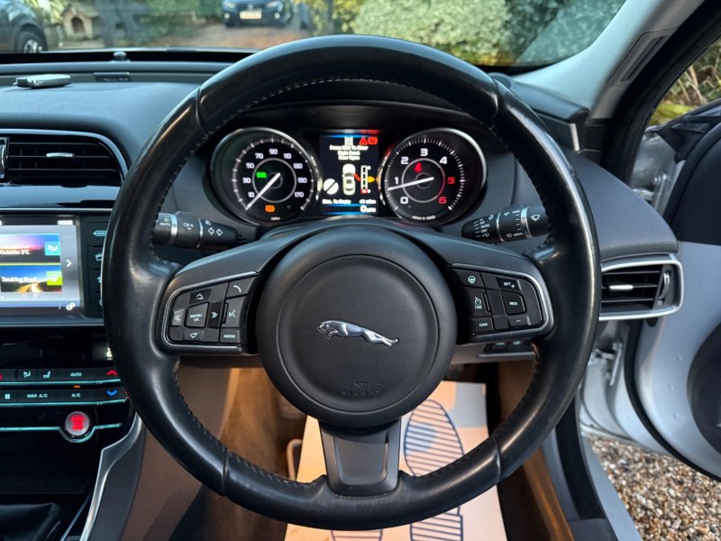 JAGUAR XE
