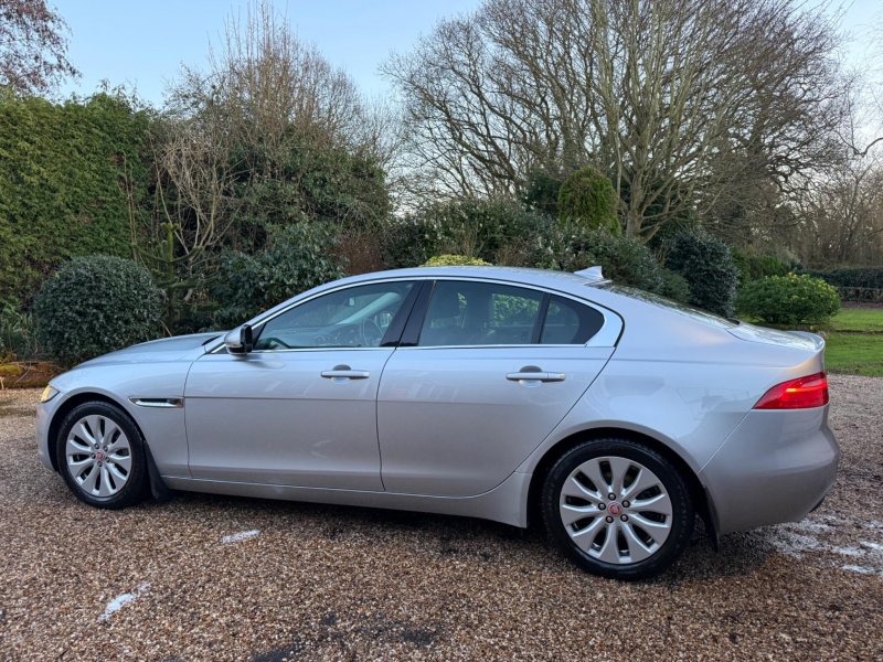 JAGUAR XE