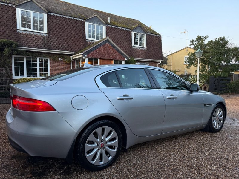 JAGUAR XE