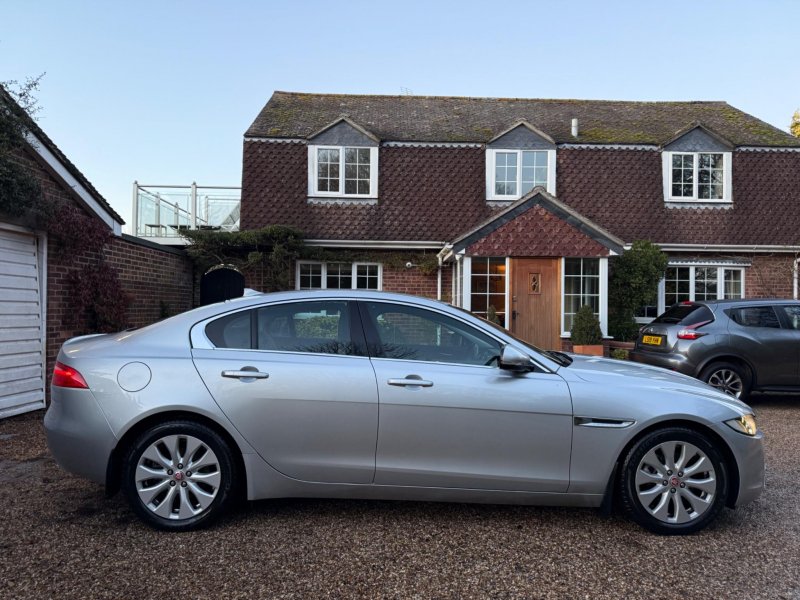 JAGUAR XE