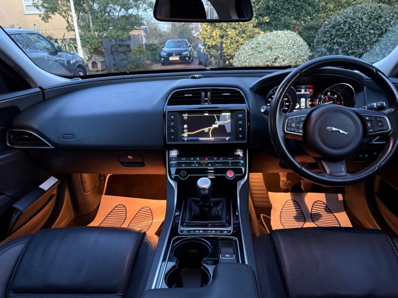 JAGUAR XE