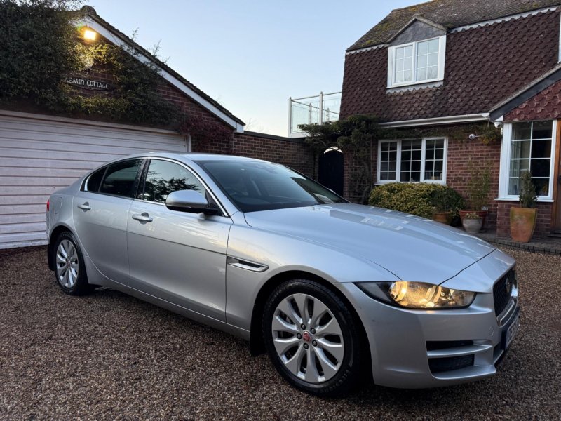 JAGUAR XE