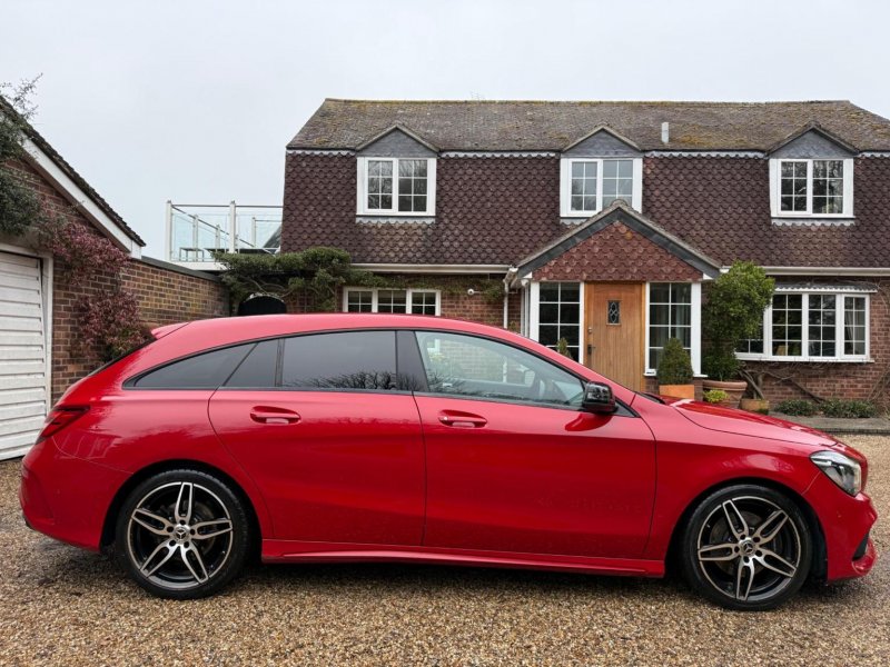 MERCEDES-BENZ CLA