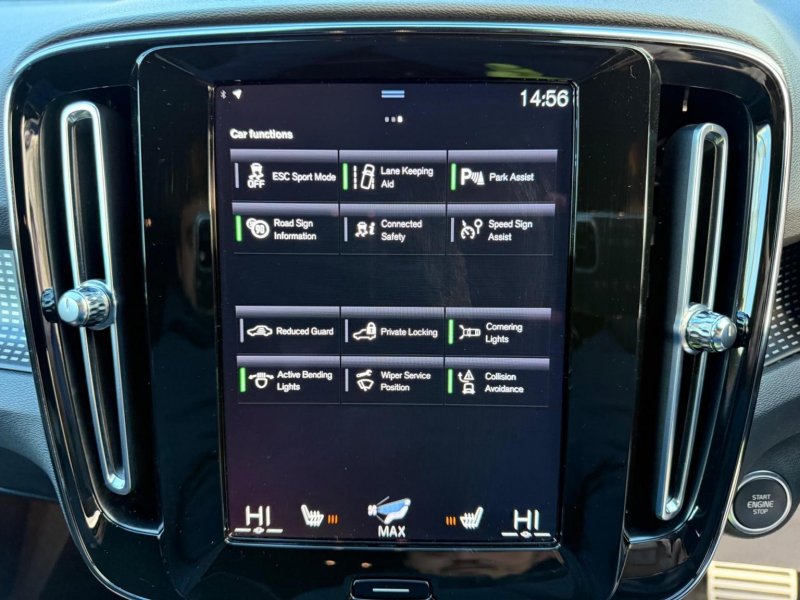 VOLVO XC40